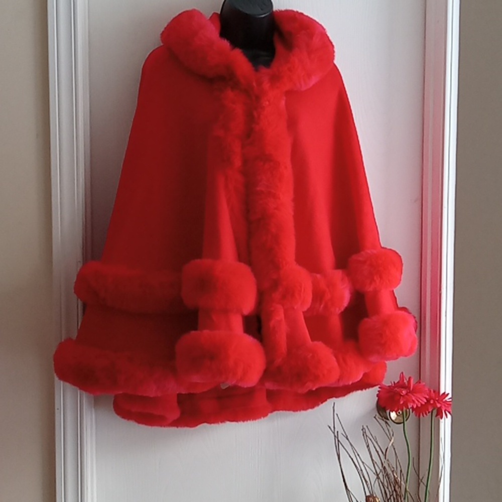 Elegant Hooded Faux Fur Poncho/Cape/ Shawl - Picture 2 of 11